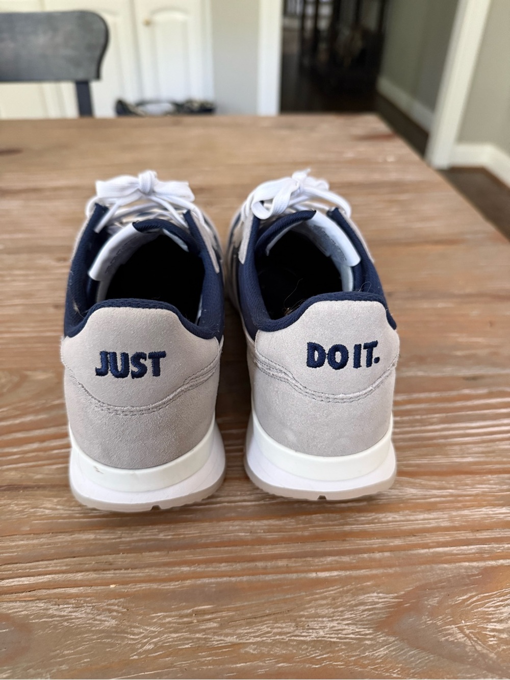 Nike Men’s Navy and Grey “retro runner” Casual Sneakers - Picture 3 of 8